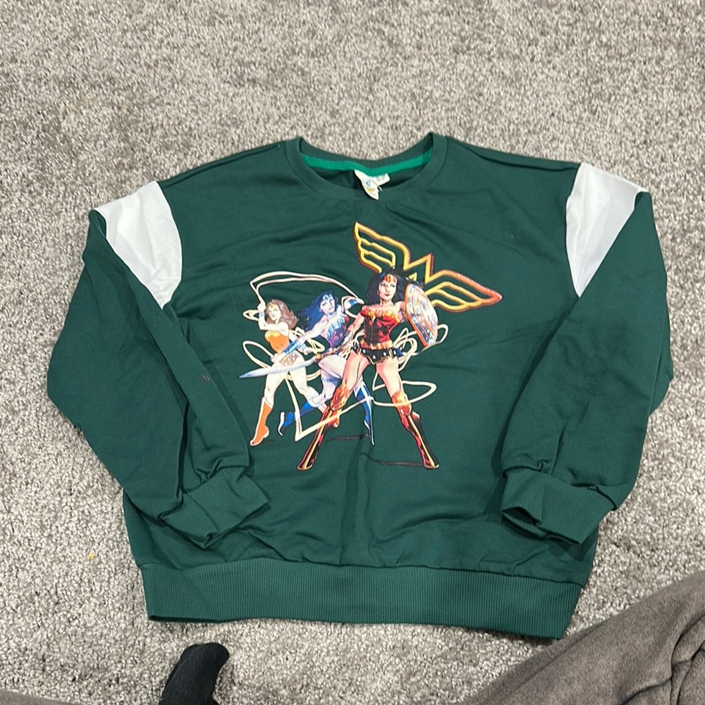 Girl Green Wonder Woman Graphic Sweatshirt